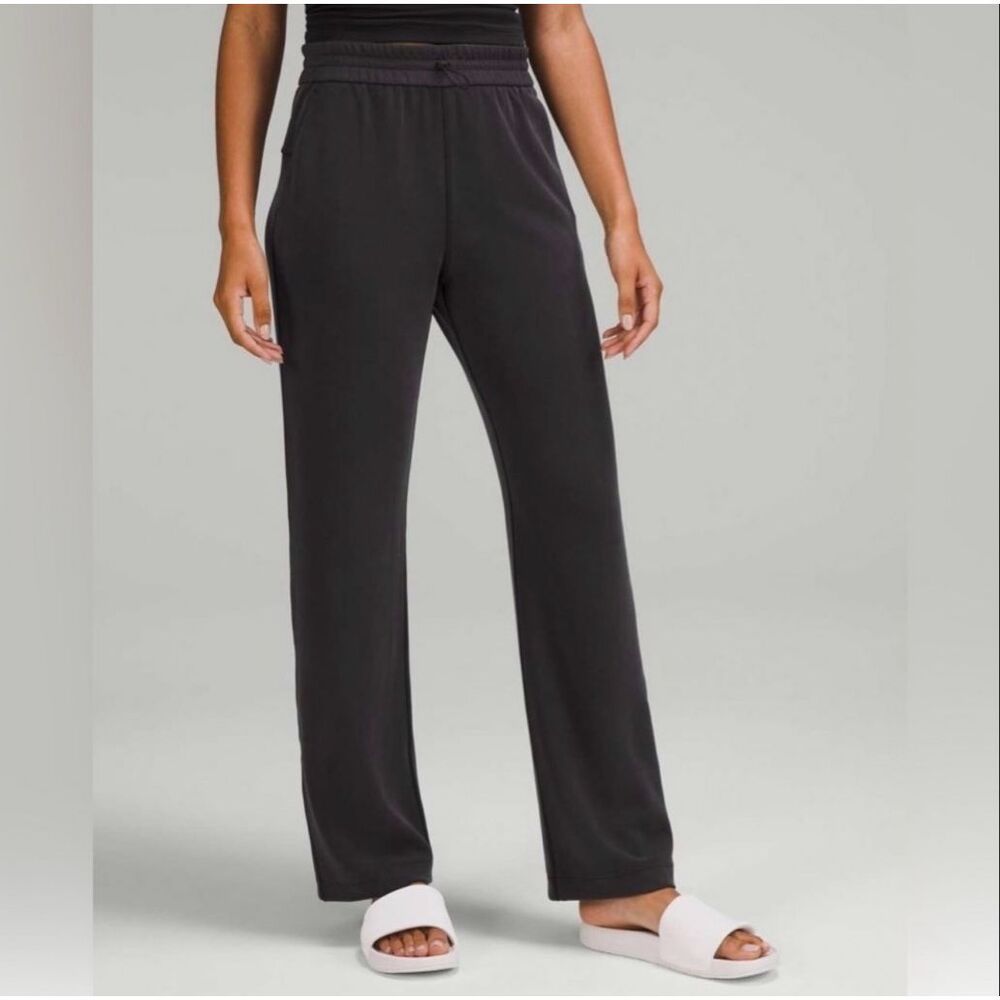 Lululemon Black SoftStreme High Rise Pant *Short 6